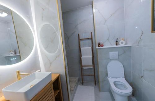 La Possession Apartment | Sea View & Spa