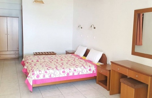 Chrisi Ammoudia Apartment | Sea View Studio with A/C, only 300 Meters from the Beach !