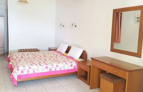 Chrisi Ammoudia Apartment | Sea View Studio with A/C, only 300 Meters from the Beach !