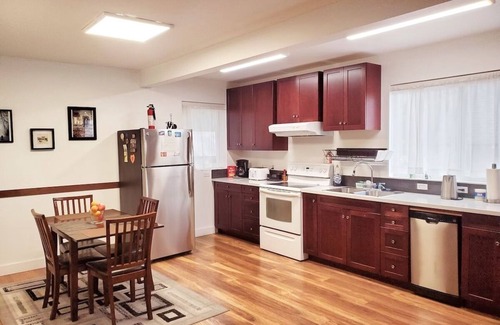 Britannia Beach Apartment | Sea-view to Die For!