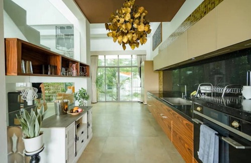 Ban Saiyuan House | Sea view villa with 2 pools, office space and roof terrace