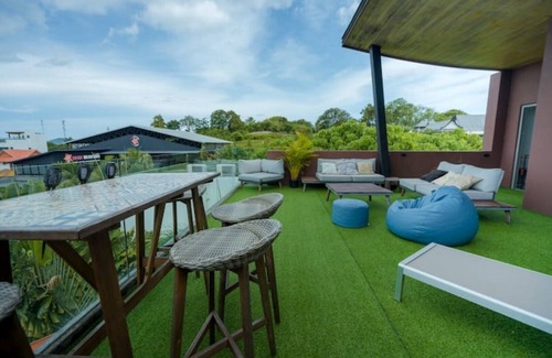 Ban Saiyuan House | Sea view villa with 2 pools, office space and roof terrace