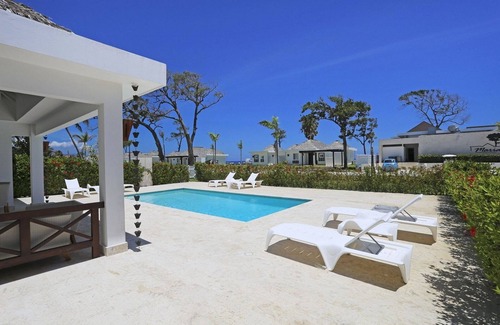 Playa Chiquita Villa | Sea-views 3BD villa on sandy beach, private pool & golf cart, gym/tennis!