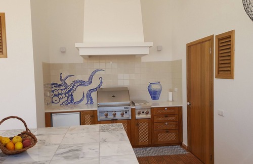 Santa Luzia House | Sea views and easy beach access in completely renovated historic house