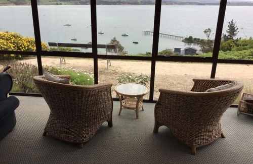 Moeraki House | Sea Views n’Siestas, Moeraki
