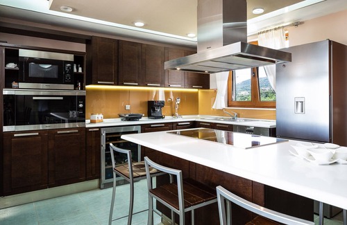 Xiro Chorio Villa | Sea views, sauna, hot tub, mini golf, 2 pools!