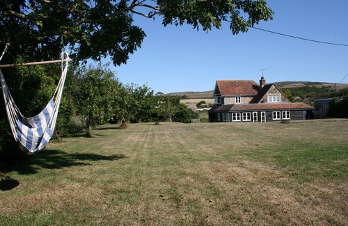 Newport House | Sea views, short stroll to a beautiful sandy beach