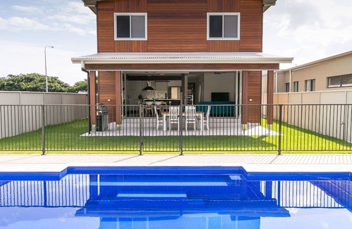 Pialba House | Sea Wood Delight - Stunning pet friendly family home