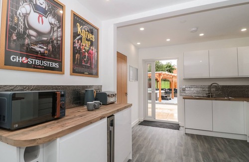 Burnham-on-Sea Cottage | SEABAR, pet friendly, country holiday cottage in Burnham-On-Sea