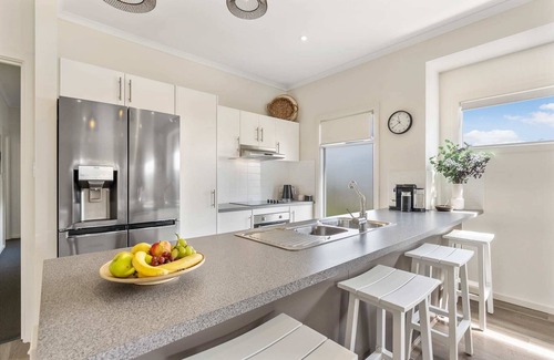 Port Elliot House | Seabreeze - 8A Charles - Luxury - Wi-Fi -Family