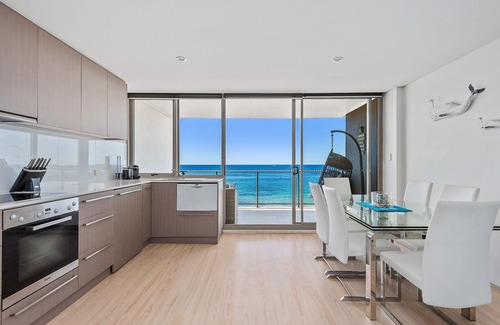 Mona Vale Apartment | Seabreeze - Carefree Absolute Beachfront Living