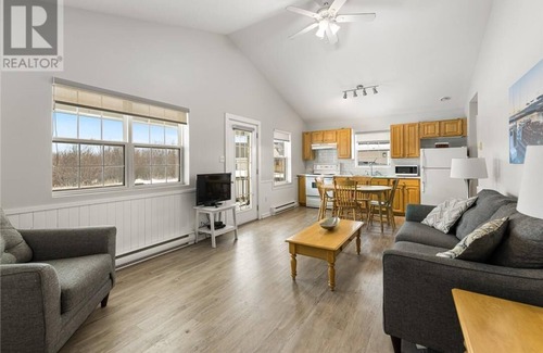 Cap-Pele Cottage | Seabreeze Chalet w/beach access