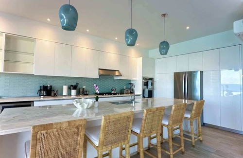 Indigo Bay Villa | SeaBreeze Luxury Villa Pool & Hot tub Indigo Bay