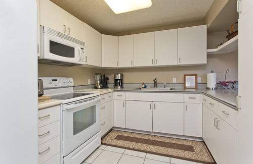 Hawaii Kai House | Seabreeze Vacation Home - Quiet/Pool/Free Wi-Fi/Parking