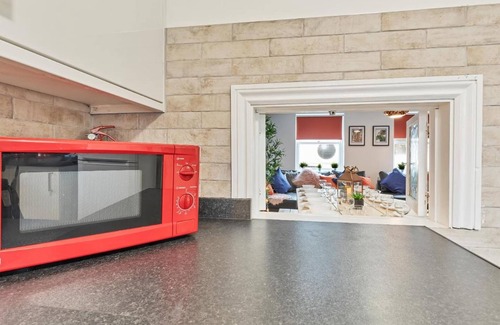 Kemptown House | Seabright Townhouse- Super Stylish House- Parking for one Car- Sleeps up to 12