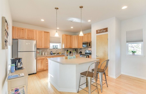 El Lago House | Seabrook Getaway w/Balconies & Bay Views!