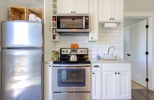 Seabrook House | Seabrook's High Tide Green Grass, relax with a view of the horse pasture!