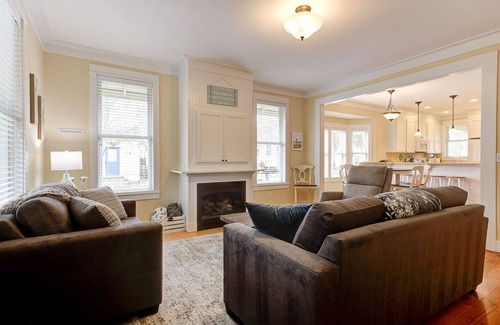 Seabrook House | Seabrook's Sunny Side Up: Dog Friendly!