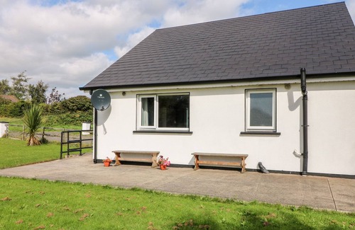 Ballygarrett Cottage | SEACHANGE ANNEXE, pet friendly in Ballygarrett, County Wexford
