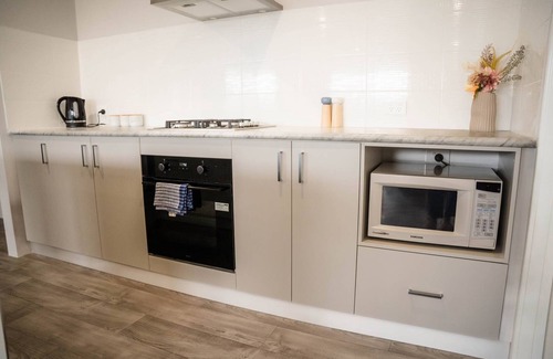 Lakelands House | Seacliffe Cottage by the Sea. Coastal Luxury for the whole family! Beach life!