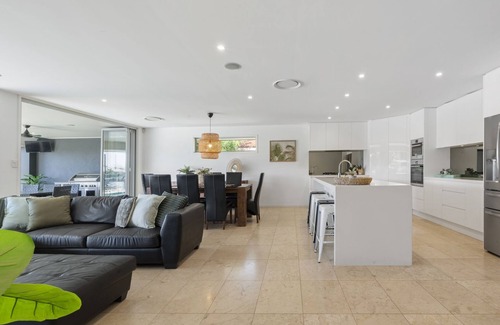 Mermaid Waters House | Seaclusion Broadbeach – Effortless Luxury, Coastal Calm