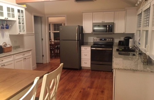 North Eastham Cottage | SEAclusion! Walk to Bay Beach!