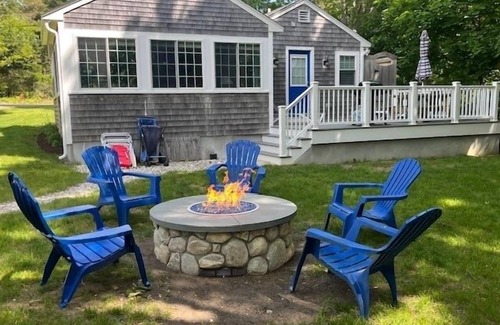 North Eastham Cottage | SEAclusion! Walk to Bay Beach!
