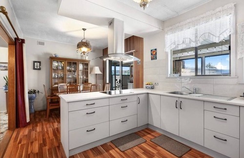 Seacombe Gardens House | Seacombe Family Retreat