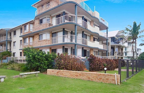 Tugun Apartment | Seacrest 2 - Absolute Beachfront Tugun