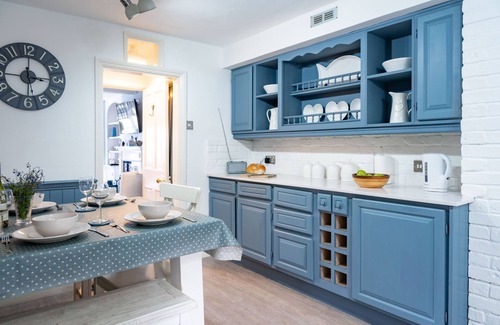 Cromer House | Seaforth - Fabulous FAMILY HOUSE, seconds from the BEACH with stunning SEA VIEWS