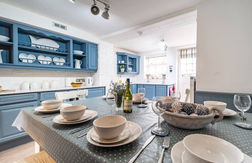 Cromer House | Seaforth - Fabulous FAMILY HOUSE, seconds from the BEACH with stunning SEA VIEWS