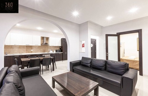 Sliema Apartment | Seafront 4BR APT with mesmerising Balcony & VIEWS