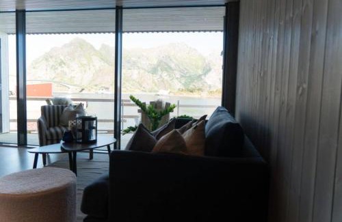 Henningsvaer Apartment | Seafront apartment Henningsvær