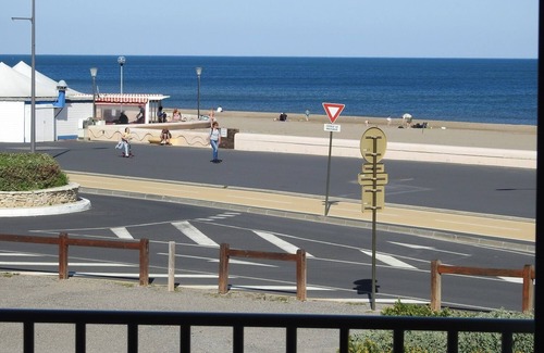 Narbonne-Plage Apartment | Seafront apartment rental with sea view