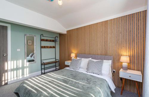 Bare Apartment | Seafront Apartment - Sleeps 6 - Gateway to the Lake District - Brand New