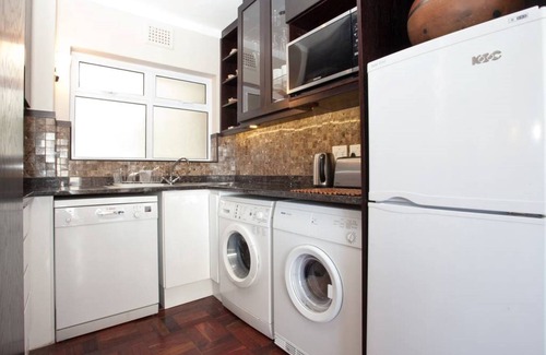 Mouille Point Apartment | Seafront one bedroom apartment on Beach Road Cape Town Westridge A