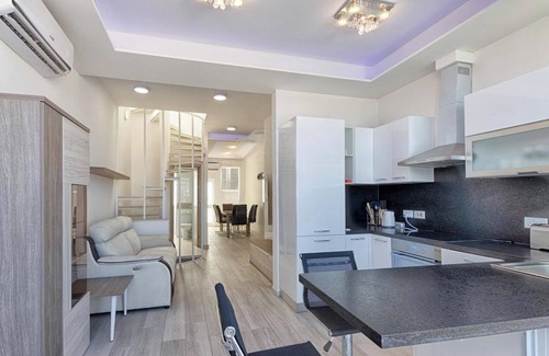 St. Julian's Apartment | Seafront Penthouse Triplex- Roof Terrace & Hot Tub