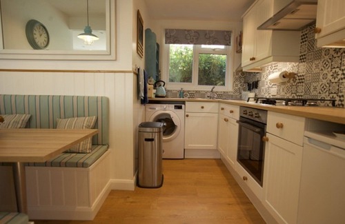 Ventnor Ski Chalet | Seaglass, beautiful villa with spectacular sea views over Wheelers Bay & parking
