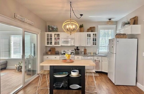 Moody Condo | Seaglass Village Gem! 3 night min, close to Ogunquit Beach