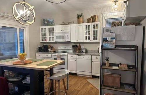 Moody Condo | Seaglass Village Gem! 3 night min, close to Ogunquit Beach