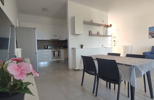 Bari Apartment | Seagull Apartment Bari sleeps 6, sea view with free parking