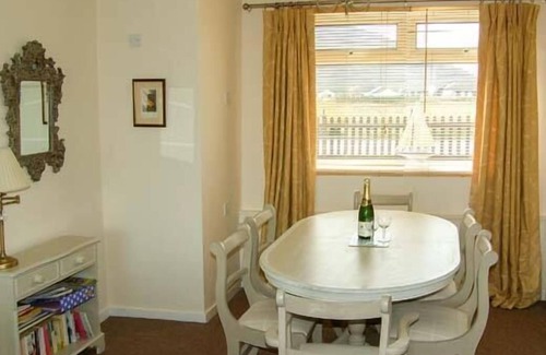 Fairbourne Cottage | SEAGULLS, family friendly, country holiday cottage in Fairbourne
