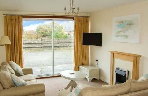 Fairbourne Cottage | SEAGULLS, family friendly, country holiday cottage in Fairbourne