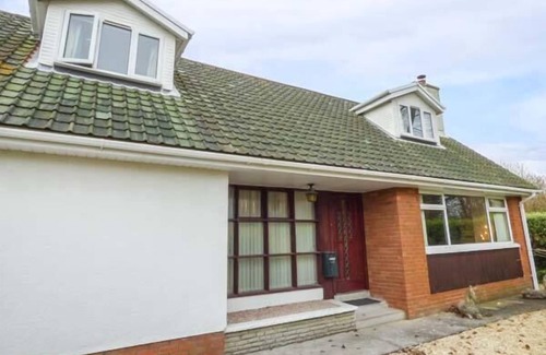 Newton Cottage | SEAGULLS, family friendly, country holiday cottage in Porthcawl