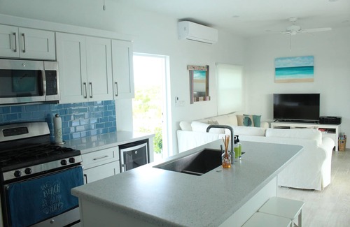 Venetian Road Settlement Cottage | Seahorse Cottage a hidden treasure in peacefull Turtle Tail.