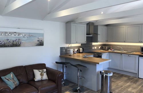 Leedstown House | Seahorse Lodge - a hidden countryside gem with Hot tub