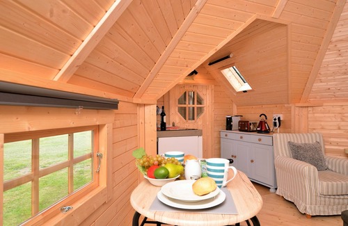 Cairndow Cabin | Seal Point Cabin, peaceful, private, couples retreat, loch edge & pet friendly (1 only)