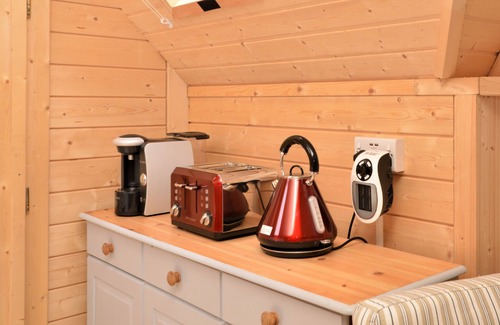 Cairndow Cabin | Seal Point Cabin, peaceful, private, couples retreat, loch edge & pet friendly (1 only)