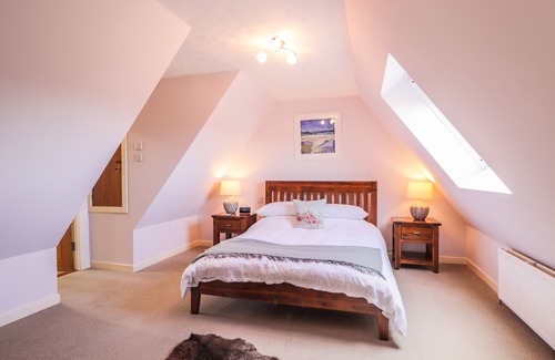 Suladale Cottage | SEALLADH AN LOCHA COTTAGE, family friendly, with a garden in Portree