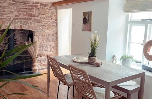 Kingsand House | Seapink, Kingsand; luxury Cornish cottage with seaviews, bbq & paddleboards